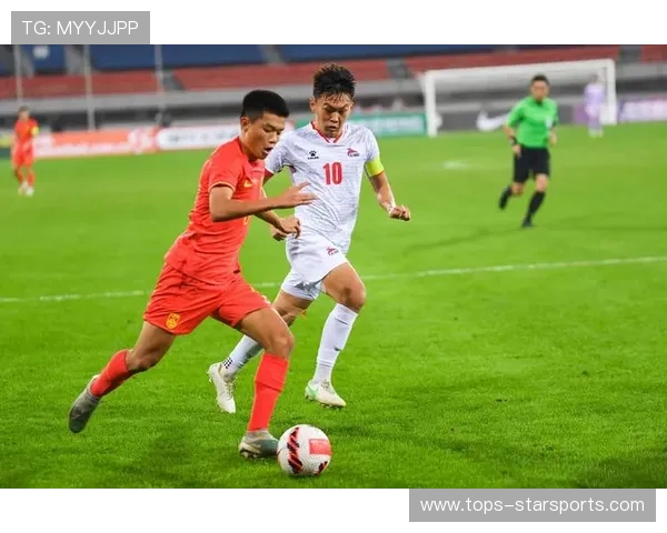 国青队在对抗赛中提升处理球速度，整体节奏更快